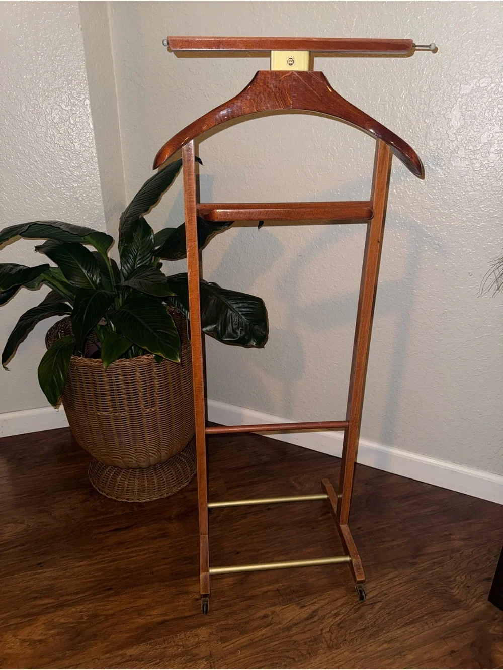 Fratelli Reguitti Brevettato Italian Wood Rolling Valet Stand Rack 1950s Vintage